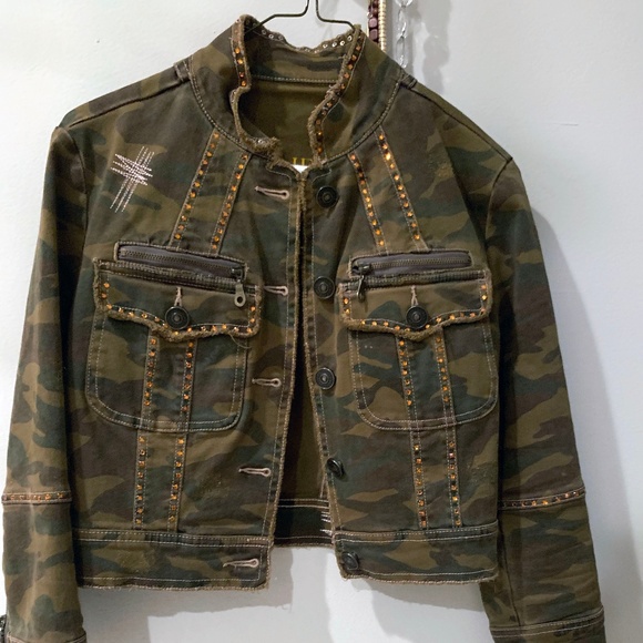 ABS EMBELLISHED CAMOFLAUGE CAMO JEAN DENIM JACKET - Picture 1 of 8